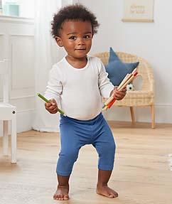 Objevte dětské kalhoty pro každou příležitost | TCHIBO