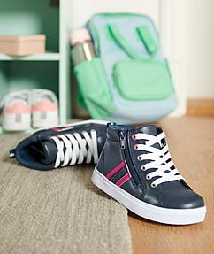 Objednejte dětské boty a capáčky online | TCHIBO