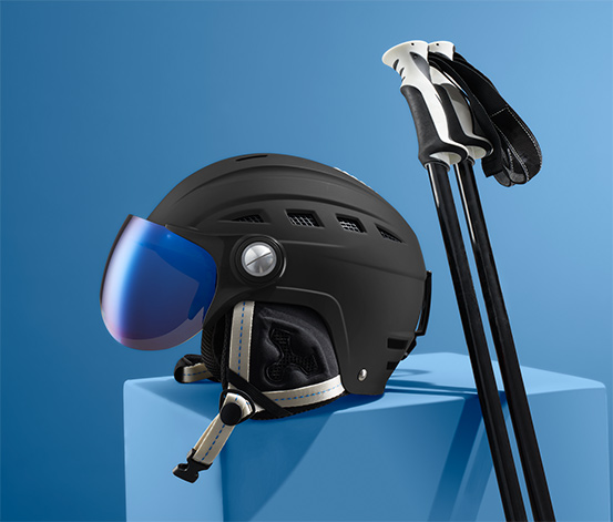 Hardshellová lyžařská a snowboardová helma se štítkem proti slunci 602484 z  e-shopu Tchibo.cz