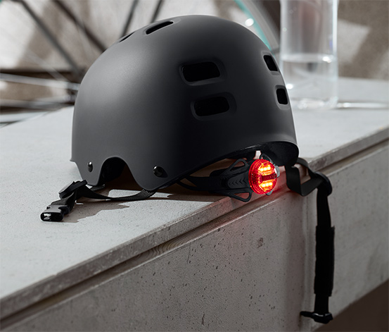 Cyklistická helma s LED světlem vzadu, černá 627298 z e-shopu Tchibo.cz