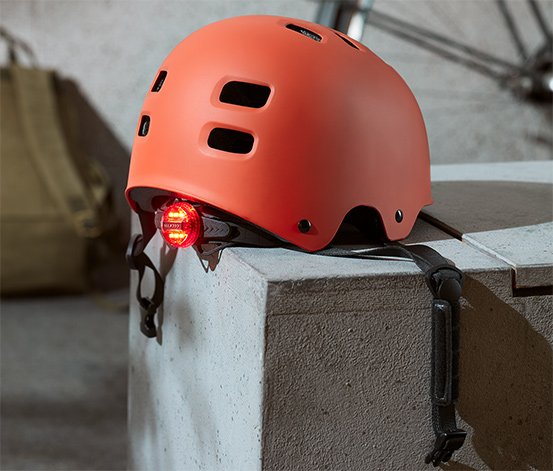 Cyklistická helma s LED světlem vzadu, oranžová 627301 z e-shopu Tchibo.cz