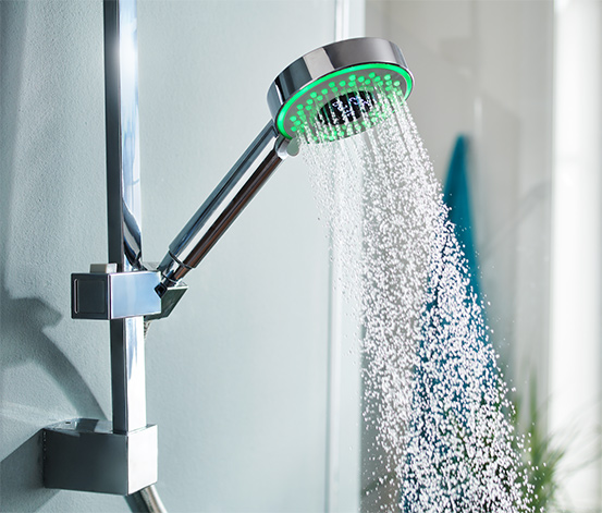 Sprchová hlavice s LED a ukazatelem spotřeby vody 667787 z e-shopu Tchibo.cz