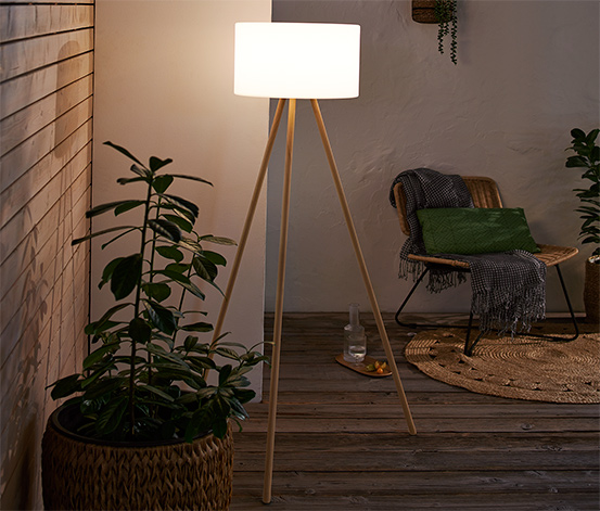 Akumulátorová stojací lampa s LED, v dřevěném vzhledu 626256 z e-shopu  Tchibo.cz