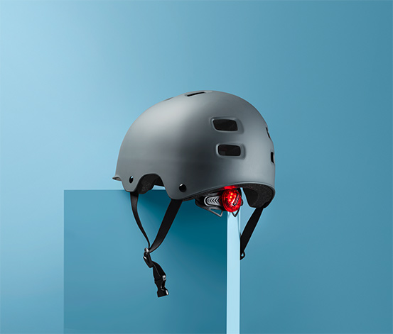 Cyklistická helma s LED světlem vzadu 612735 z e-shopu Tchibo.cz