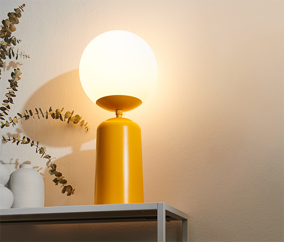 Stolní lampa se skleněnou koulí, žlutá 652586 z e-shopu Tchibo.cz
