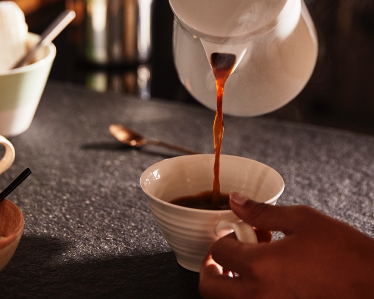 Koupit překapávanou kávu online ☕ mletou nebo zrnkovou – Tchibo
